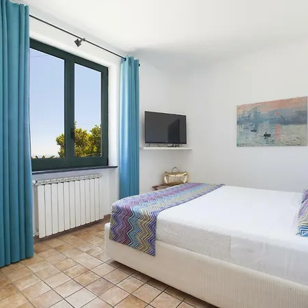 Villa - Dei Galli SantʼAgata sui Due Golfi